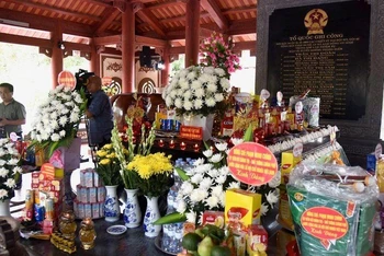 Thủ tướng Phạm Minh Chính dâng hương, hoa tưởng niệm tại Khu di tích Truông Bồn