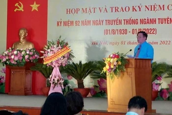 Đồng chí Nguyễn Trọng Nghĩa phát biểu tại buổi lễ.