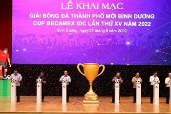 Khai mạc Giải bóng đá Thành phố mới Bình Dương tranh cúp Becamex IDC lần thứ 15.