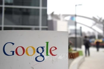 Biểu tượng Google tại trụ sở ở Mountain View, California, Mỹ. (Ảnh: AFP/TTXVN)