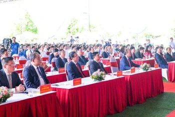 Chủ tịch nước Nguyễn Xuân Phúc và các đồng chí lãnh đạo, nguyên lãnh đạo Đảng, Nhà nước dự Lễ kỷ niệm 120 năm Ngày sinh Tổng Bí thư Lê Hồng Phong.