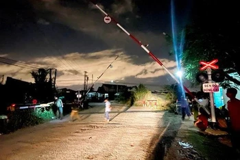 Gác chắn tại vị trí giao nhau giữa đường sắt bắc-nam với đường ĐT718, thuộc xã Mương Mán, huyện Hàm Thuận Nam (Bình Thuận), nơi xảy ra vụ tai nạn đường sắt làm 1 người tử vong. 