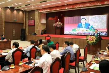 Bí thư Thành ủy Hà Nội Đinh Tiến Dũng phát biểu tại cuộc đối thoại với nông dân Thủ đô, sáng 27/9.