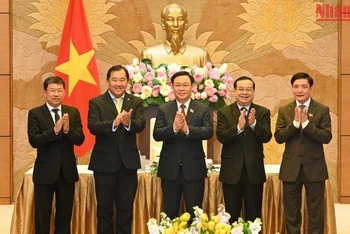 [Ảnh] Chủ tịch Quốc hội Vương Đình Huệ tiếp đoàn Ủy ban Đối ngoại Lào, Campuchia