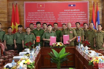 Công an Sơn La và Công an tỉnh Houaphanh ký kết biên bản ghi nhớ thống nhất phương hướng phối hợp năm 2023.