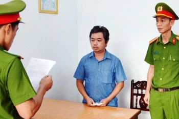 Đọc lệnh bắt tạm giam 4 tháng đối với Nguyễn Hoàng Minh.