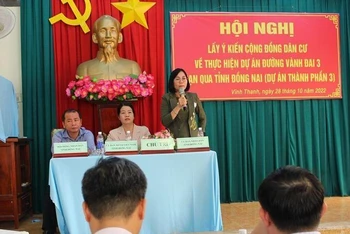 Lãnh đạo Ủy ban nhân dân tỉnh Đồng Nai trả lời ý kiến của người dân xã Vĩnh Thanh, huyện Nhơn Trạch.
