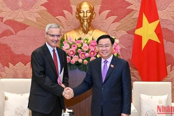 [Ảnh] Chủ tịch Quốc hội Vương Đình Huệ tiếp Đại sứ Pháp tại Việt Nam 