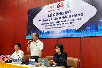 Lãnh đạo ngành điện Thành phố Hồ Chí Minh thông tin về chương trình tri ân khách hàng.