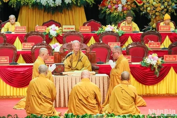 [Ảnh] Suy tôn Trưởng lão Hòa thượng Thích Trí Quảng trở thành Đệ tứ Pháp chủ Giáo hội Phật giáo Việt Nam 