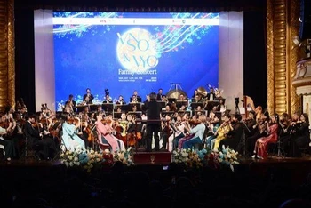 Buổi hòa nhạc có sự tham gia của Dàn nhạc Giao hưởng Quốc gia. 