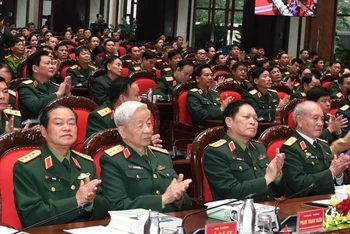 Các đại biểu dự Hội thảo kỷ niệm 50 năm chiến thắng “Hà Nội - Điện Biên Phủ trên không”. (Ảnh: Phú Sơn)