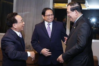 Thủ tướng Phạm Minh Chính gặp làm việc với Thủ tướng Lào Phankham Viphavanh và Thủ tướng Campuchia Samdech Techo Hun Sen. (Ảnh: DƯƠNG GIANG/TTXVN)