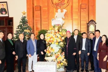 Bộ trưởng Nội vụ Phạm Thị Thanh Trà cùng lãnh đạo thành phố Hải Phòng thăm, chúc mừng Tòa Giám mục Giáo phận Hải Phòng nhân dịp Lễ Giáng sinh năm 2022.