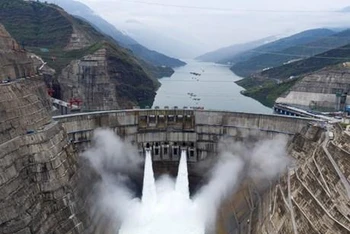 Nhà máy thủy điện Bạch Hạc Than ở thượng nguồn sông Dương Tử của Trung Quốc. (Ảnh: Reuters)