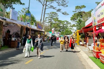 Phố đặc sản Đà Lạt-Lâm Đồng mở cửa dịp Festival Hoa Đà Lạt lần thứ IX. 