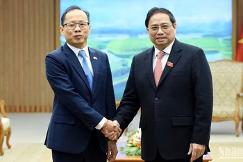 Thủ tướng Phạm Minh Chính tiếp Đại sứ Vương quốc Campuchia Chay Navuth. (Ảnh: Trần Hải)