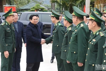 Thủ tướng Phạm Minh Chính thăm cán bộ, chiến sĩ Đồn Biên phòng Tà Lùng. 