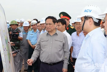 [Ảnh] Thủ tướng Phạm Minh Chính kiểm tra dự án đầu tư xây dựng sân bay Long Thành 