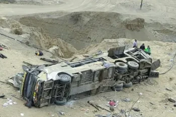 Xe khách lao xuống vực ở Peru khiến ít nhất 24 người thiệt mạng