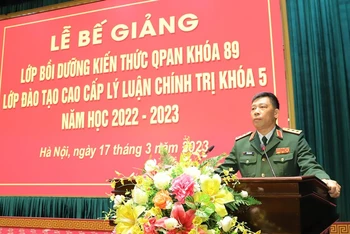 Giám đốc Học viện Quốc phòng Trần Việt Khoa phát biểu tại Lễ bế giảng.