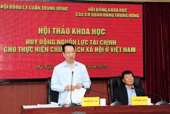 GS,TS Phùng Hữu Phú và GS,TS Nguyễn Quang Thuấn đồng chủ trì Hội thảo. (Ảnh: Thanh Lâm) 