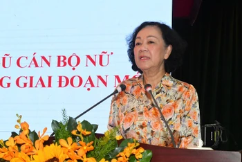 Đồng chí Trương Thị Mai phát biểu tại hội nghị. 