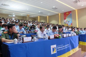 Các đại biểu tham gia hội nghị sáng 17/4 tại Trường Đại học Bách Khoa - Đại học Đà Nẵng.