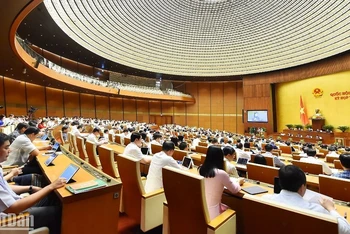 Quang cảnh phiên thảo luận tại Hội trường Diên Hồng về đánh giá bổ sung kết quả thực hiện kế hoạch phát triển kinh tế-xã hội và ngân sách nhà nước năm 2022; tình hình thực hiện kế hoạch phát triển kinh tế-xã hội và ngân sách nhà nước những tháng đầu năm 2023, ngày 31/5.