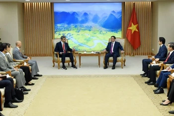 [Ảnh] Thủ tướng Phạm Minh Chính tiếp Bộ trưởng Ngoại giao Các Tiểu vương quốc Arab thống nhất 