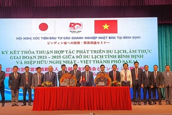 Ký kết thỏa thuận hợp tác phát triển du lịch, ẩm thực giai đoạn 2023-2025 giữa Sở Du lịch tỉnh Bình Định và Hội Hữu nghị Nhật-Việt thành phố Sakai.