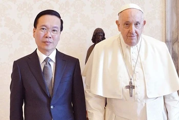 Chủ tịch nước Võ Văn Thưởng thăm Tòa thánh Vatican, hội kiến Giáo hoàng Francis, gặp và trao đổi với Thủ tướng Tòa thánh, Hồng y Pietro Parolin