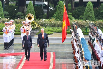 [Ảnh] Chủ tịch nước Võ Văn Thưởng đón, hội đàm với Tổng thống Cộng hòa Kazakhstan