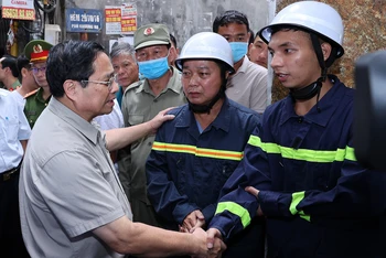 [Ảnh] Thủ tướng thị sát hiện trường vụ cháy chung cư mini đặc biệt nghiêm trọng tại Hà Nội 