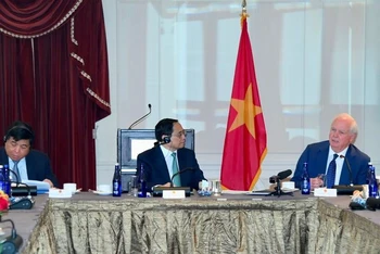 Thủ tướng Phạm Minh Chính tọa đàm chính sách với các Giáo sư, chuyên gia, học giả thuộc một số trường đại học nổi tiếng của Hoa Kỳ. 