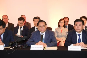 Thủ tướng Phạm Minh Chính chủ trì Tọa đàm với các doanh nghiệp Brazil.