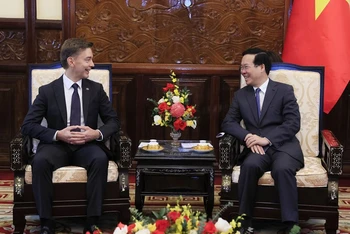 Chủ tịch nước Võ Văn Thưởng tiếp Đại sứ Liên minh châu Âu tại Việt Nam Julien Guerrier. (Ảnh: Thống Nhất/TTXVN) 