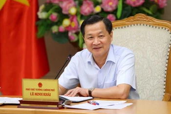 Phó Thủ tướng Chính phủ Lê Minh Khái phát biểu tại cuộc họp.
