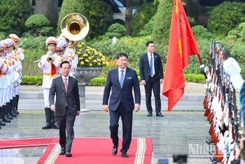 [Ảnh] Chủ tịch nước Võ Văn Thưởng chủ trì lễ đón, hội đàm với Tổng thống Mông Cổ Ukhnaagiin Khurelsukh