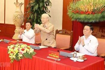 Tổng Bí thư Nguyễn Phú Trọng và các đồng chí lãnh đạo Đảng, Nhà nước tại buổi gặp mặt. (Ảnh: Trí Dũng/TTXVN)
