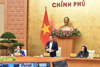 Phó Thủ tướng Trần Lưu Quang phát biểu ý kiến tại Hội nghị.
