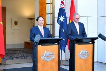 Thủ tướng Phạm Minh Chính và Thủ tướng Australia Anthony Albanese họp báo, thông báo nâng cấp quan hệ lên Đối tác chiến lược toàn diện giữa Việt Nam và Australia. (Ảnh: Nhật Bắc)