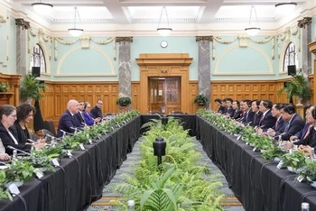 Thủ tướng Phạm Minh Chính hội đàm với Thủ tướng New Zealand Christopher Luxon. (Ảnh: Dương Giang/TTXVN)