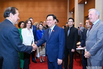 Chủ tịch Quốc hội Vương Đình Huệ với các doanh nghiệp Hội đồng Kinh doanh Hoa Kỳ-ASEAN tại cuộc làm việc. (Ảnh: DUY LINH)
