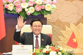[Ảnh] Chủ tịch Quốc hội Vương Đình Huệ điện đàm với Chủ tịch Thượng viện Campuchia Samdech Techo Hun Sen