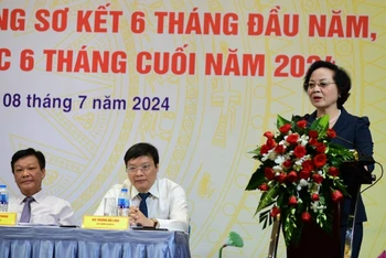 Bộ trưởng Bộ Nội vụ Phạm Thị Thanh Trà phát biểu tại hội nghị 