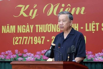 Chủ tịch nước Tô Lâm phát biểu, động viên các thương bệnh binh. (Ảnh: Nhan Sáng-TTXVN)