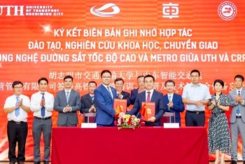 Hai đơn vị ký kết hợp tác đào tạo, nghiên cứu khoa học và chuyển giao công nghệ đường sắt tốc độ cao và metro.