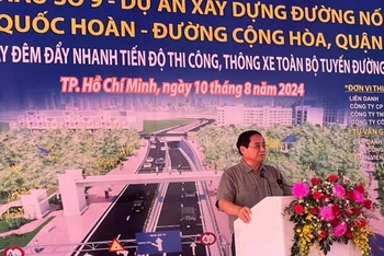 Thủ tướng Phạm Minh Chính nêu rõ, công trình là quyết tâm rất cao, nỗ lực rất lớn của Đảng bộ, chính quyền và nhân dân Thành phố Hồ Chí Minh. (ẢNH: QUÝ HIỀN) 