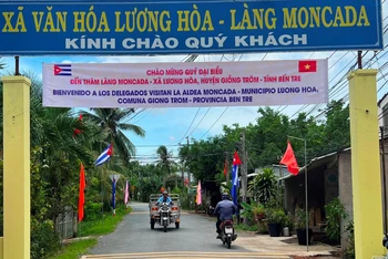 Đường vào làng Moncada - xã Lương Hòa (huyện Giồng Trôm, tỉnh Bến Tre).